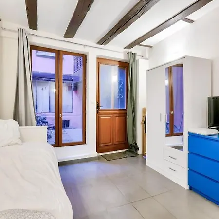 Апартаменты Charming Studio Historical Center Of *